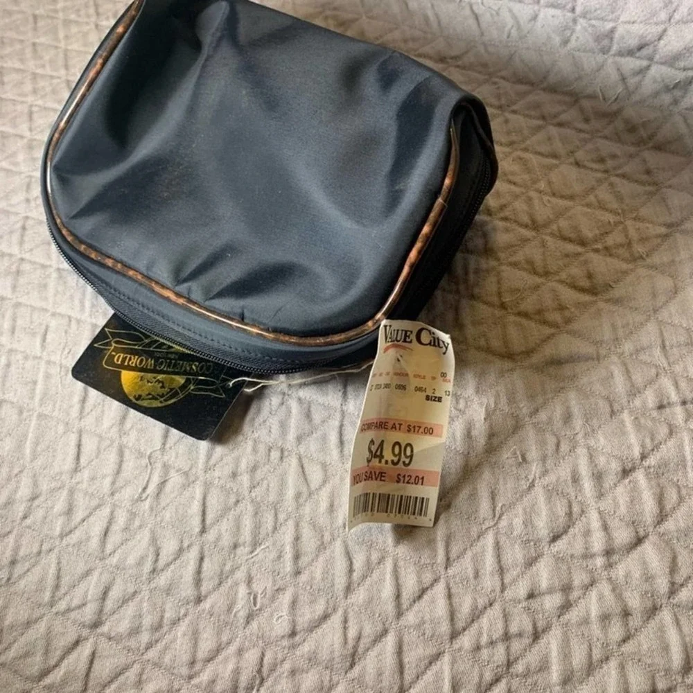 𝅺5/ $25 Cosmetic World black makeup bag with animal print